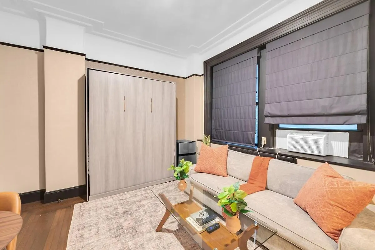 Stunning Condo In Heart Of New York With Gym & More