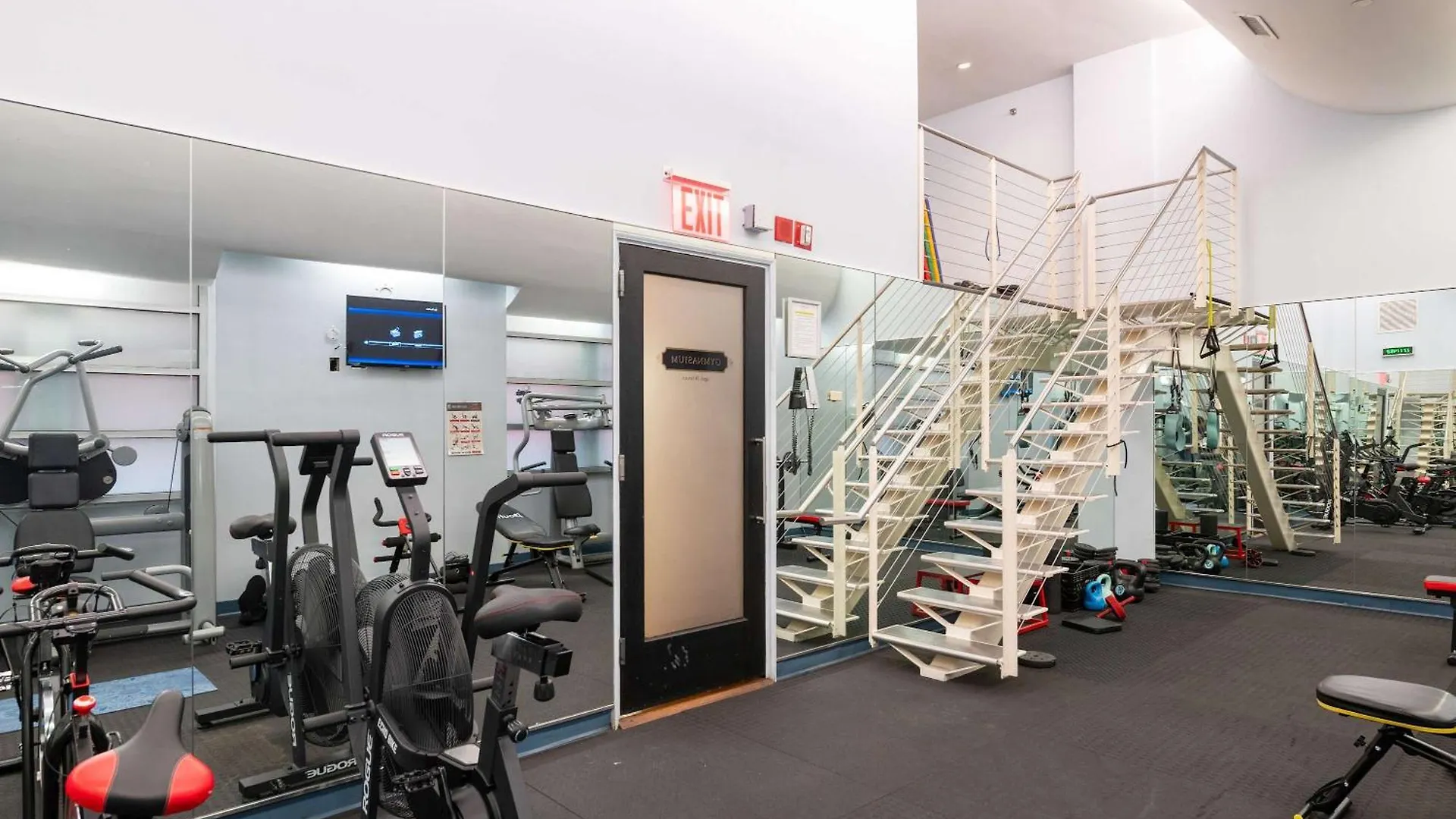 Stunning Condo In Heart Of New York With Gym & More